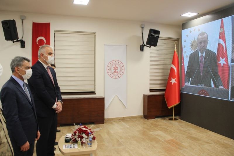 Tunceli’nin ilk müzesi Cumhurbaşkanı Erdoğan’ın canlı bağlantısı, Bakan Ersoy’un katılımıyla açıldı
