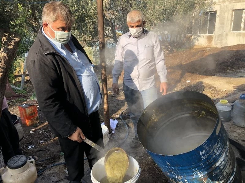 İmeceyle defne sabunu üretiyorlar
