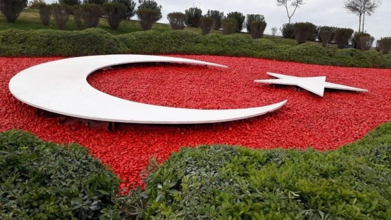 Devlet Bahçeli Kavşağı’ndaki Türk Bayrağı motifi yenilendi
