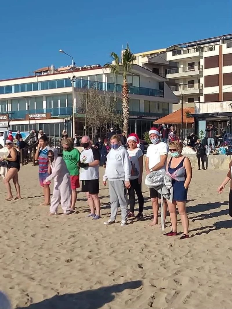 Didim’de bu yılda sokak hayvanları için denize girildi
