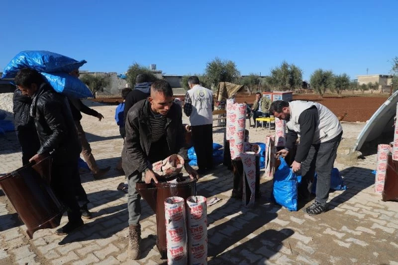 Suriyelilere yakacak yardımı
