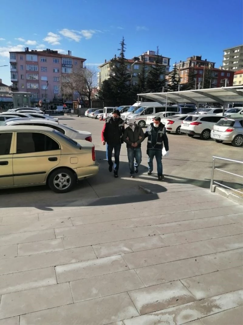 ATM’de yardım bahanesiyle emeklilerin parasını çalan dolandırıcı yakalandı
