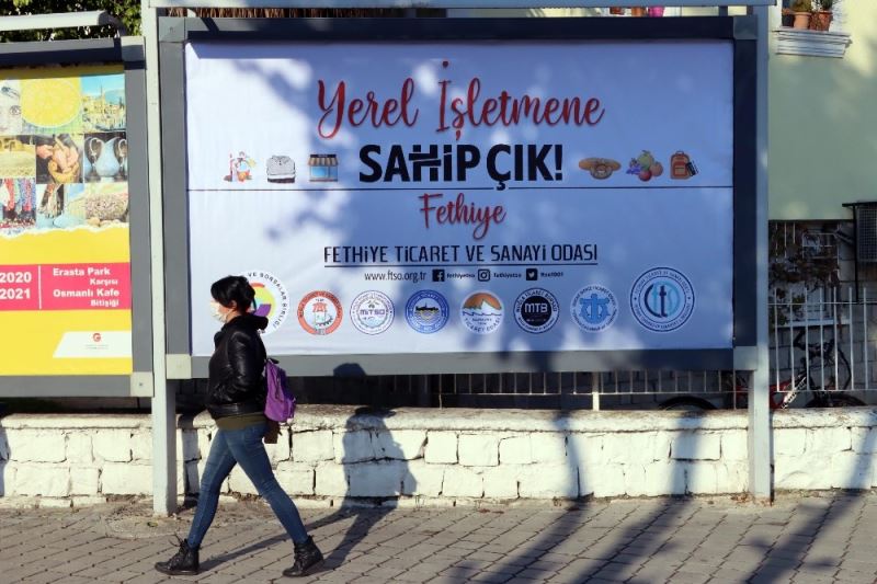 Fethiye, ‘Yerel İşletmene Sahip Çık’ afişleriyle donatıldı
