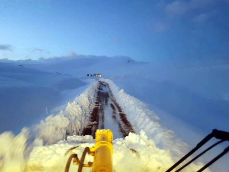 Siirt’te kar yağışı nedeniyle 18 köy ve 4 mezranın yolu kapandı
