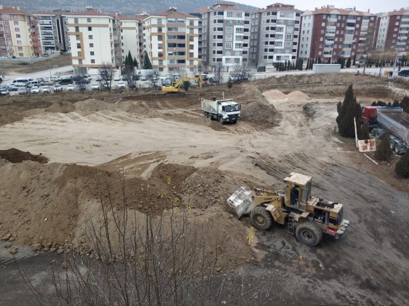 Sağlık Bakanlığı’nın Bozüyük’teki 2’inci büyük sağlık yatırımı inşaatının hafriyat çalışmalarına başlandı
