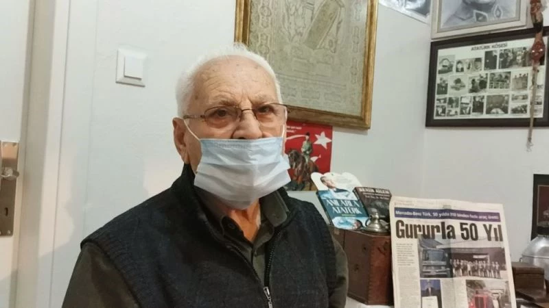 Uçsuz bucaksız çölü defalarca geçen otobüs şoförü anılarını paylaştı
