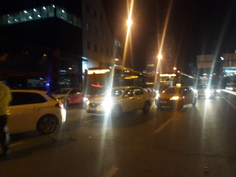 Mecidiyeköy’de zincirleme kaza: 2 yaralı
