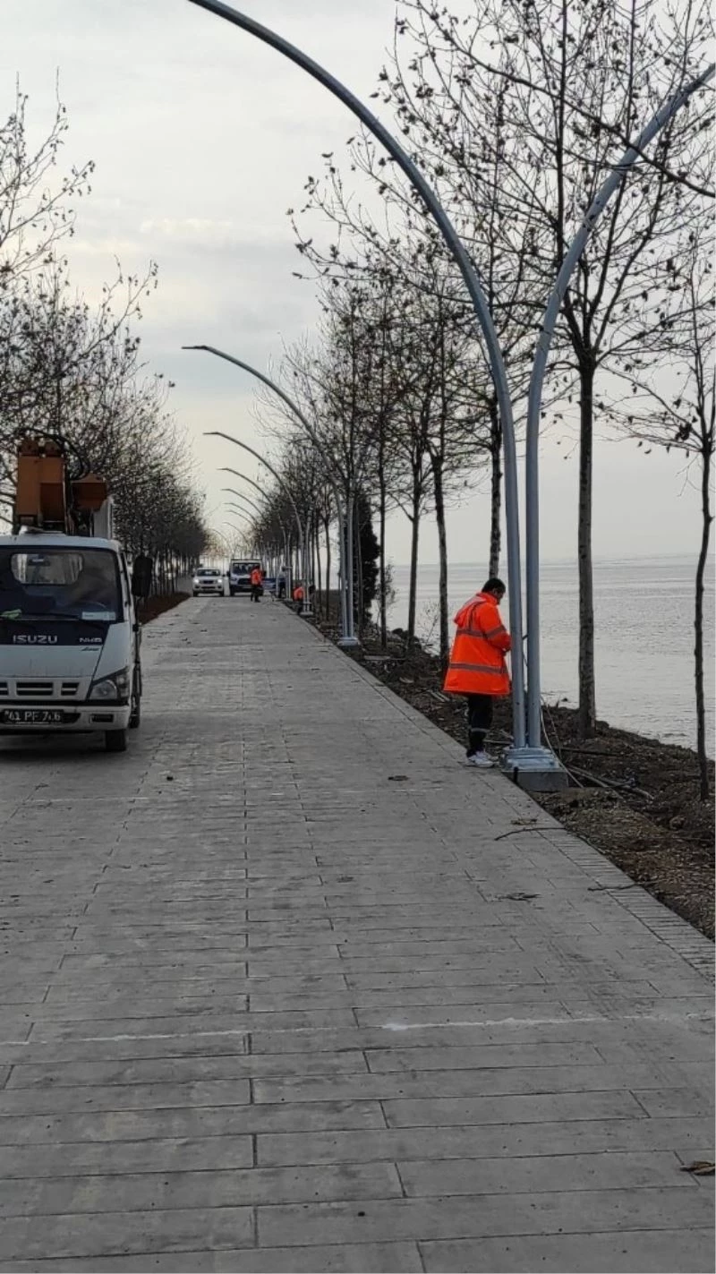 Ulaşlı’da görsel aydınlatma imalatı yapılıyor
