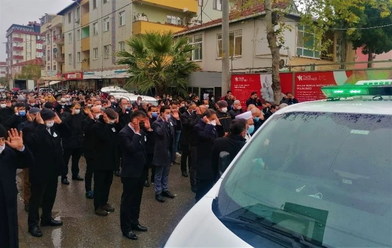 Organ yetmezliğine yenik düşen başhekim çalıştığı hastaneden gözyaşlarıyla uğurlandı
