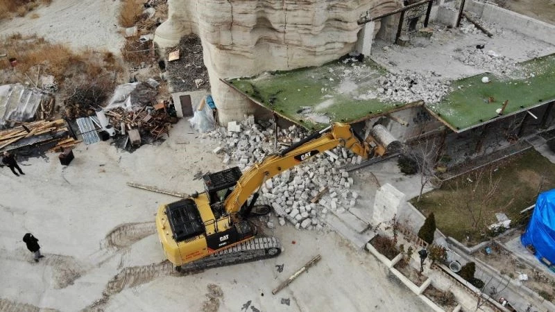 Göreme Belediye Başkanı, oğlunun kaçak yapısını yıktırdı
