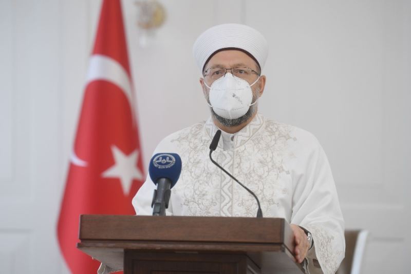 Diyanet İşleri Başkanı Erbaş: “Gayrimeşru ilişkileri özendiren, sadakati önemsizleştiren yayınlar aileyi tahrip etmektedir”
