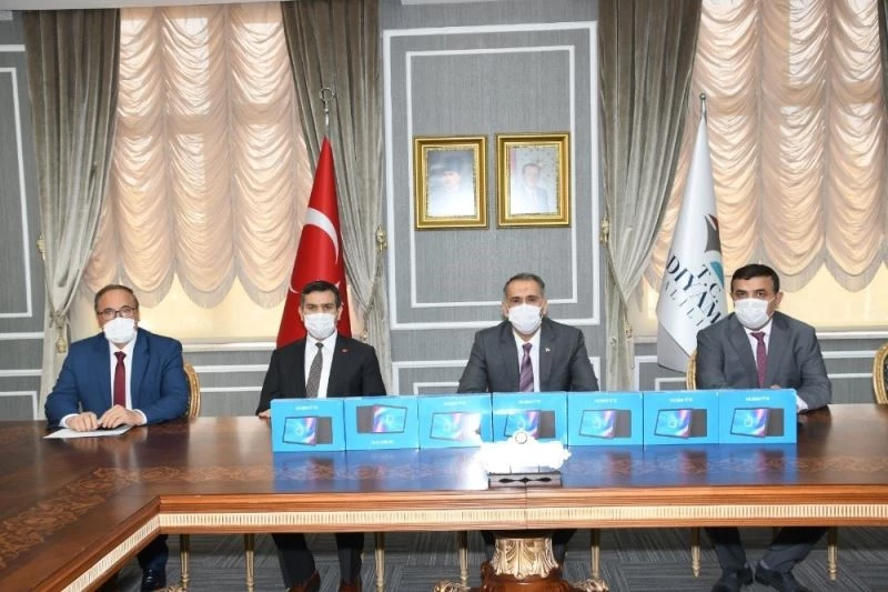 Erdemoğlu Ailesi’nden uzaktan eğitime 500 tablet ile destek
