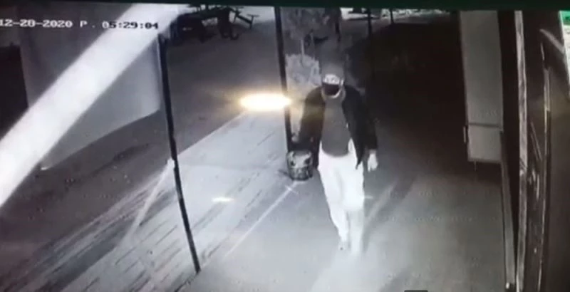 Büfenin malzemelerini kendi mallarıymış gibi alıp gittiler
