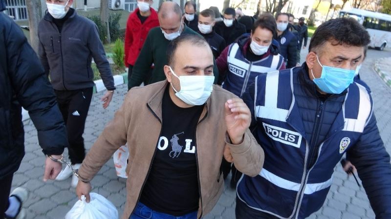 ’İzmir depremine yardım’ bahanesiyle iş adamlarını dolandıran 13 kişi adliyede
