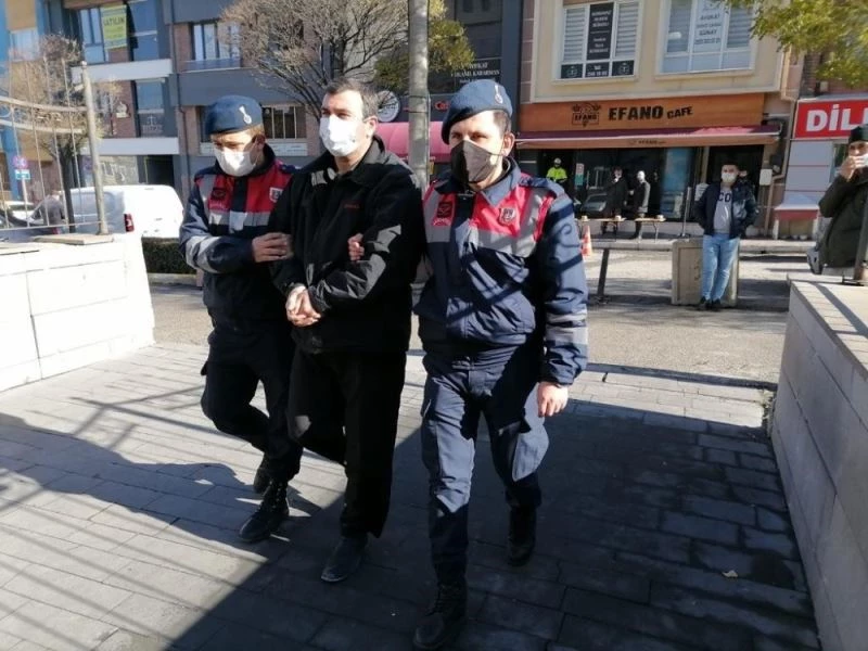 Jandarma silah satıcısını alıcı kılığına girerek yakaladı
