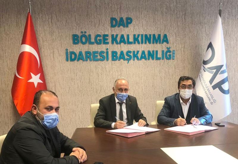 DAP’tan, Çayırlı’ya tarım makinaları desteği
