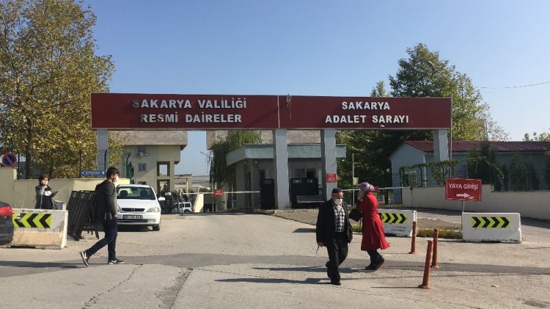 FETÖ firarisi Adil Öksüz’ün yakınlarının davası ertelendi
