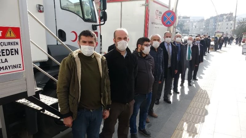 İlik nakli bekleyen Mirzahan bebek için kuyruğa girdiler
