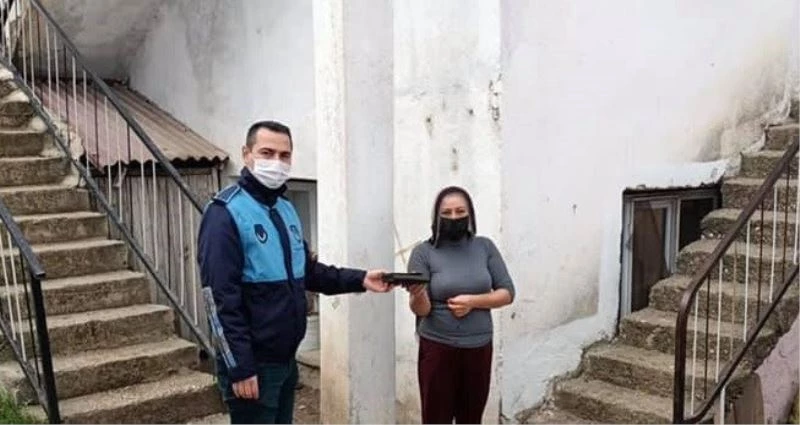 Cüzdanını minibüste düşürdü, zabıta evine kadar götürdü
