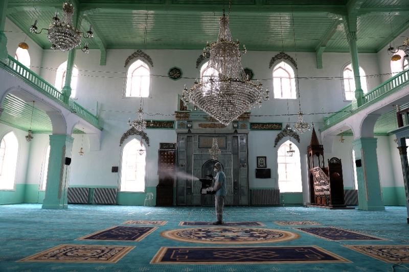 Burdur’ da camiler dezenfekte edildi

