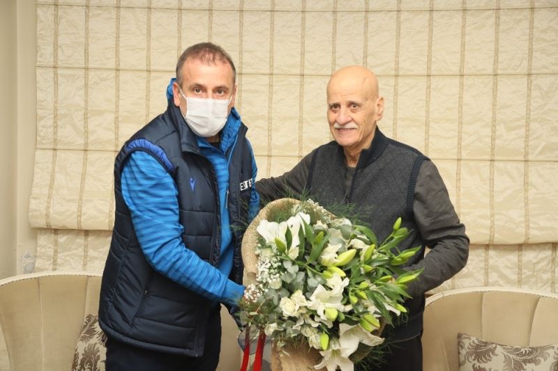 Abdullah Avcı, Ahmet Suat Özyazıcı’yı evinde ziyaret etti
