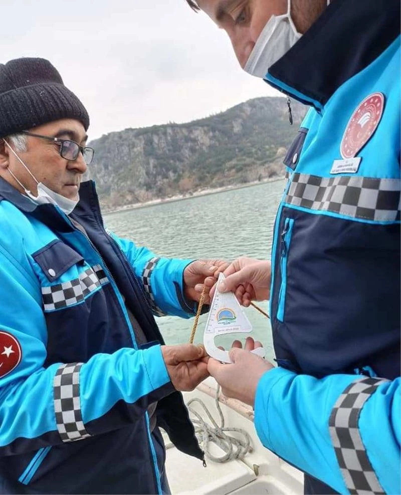 Eğirdir Gölü’nde 820 adet kerevit pinterine el konuldu
