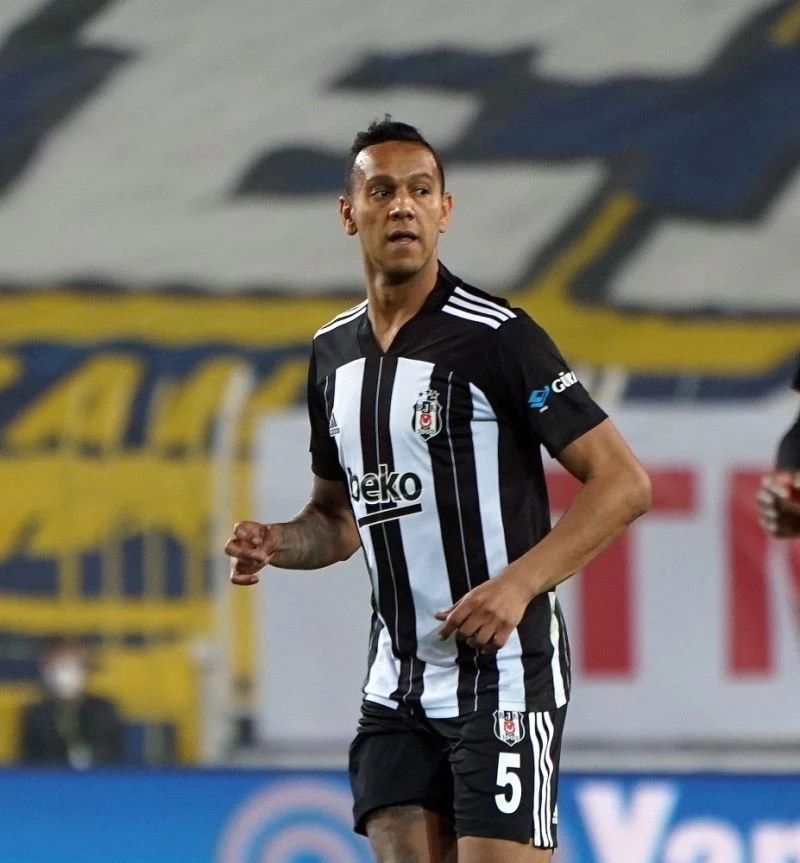 Josef de Souza, Kasımpaşa maçında yok
