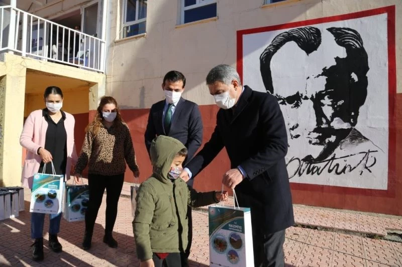 Tunceli’de ihtiyaç sahibi öğrencilere tablet ve dizüstü bilgisayar
