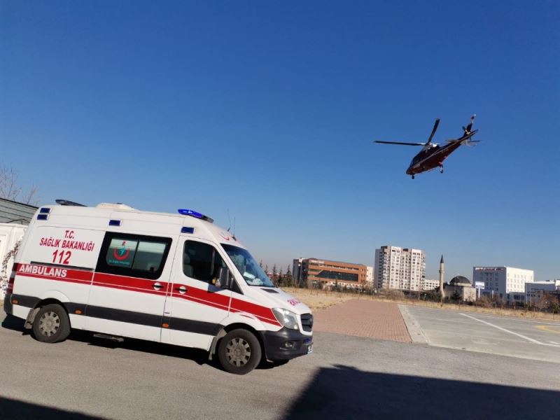 Ambulans helikopterlerin 21 günlük bebeği hayatta tutma yarışı
