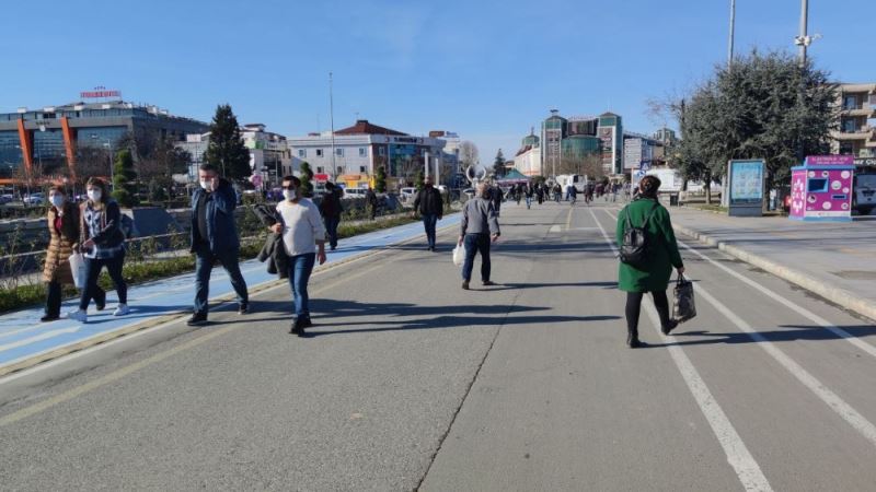 Kar yağışının beklendiği Düzce yazdan kalma günleri yaşıyor
