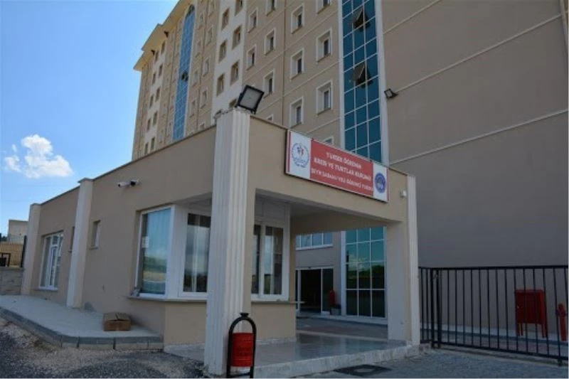 Yurttan kaçan pozitifli hastayı jandarma personeli koşarak yakaladı
