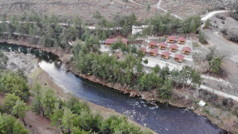 (Özel) Şehrin kalabalığından bıkanlar ormanların içindeki bu evlere koşuyor
