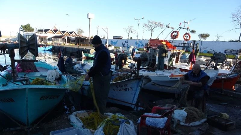 Hamsi Trabzon açıklarından kaçınca kıyı balıkçıların ağları boş kaldı
