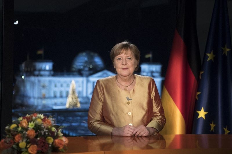 Merkel yeni yıl mesajında Uğur Şahin ve Özlem Türeci’den bahsetti
