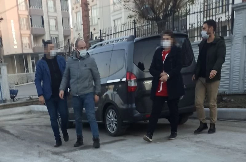 Düşük ayarlı bilezikleri 22 ayar diye satan 3 kişi yakalandı
