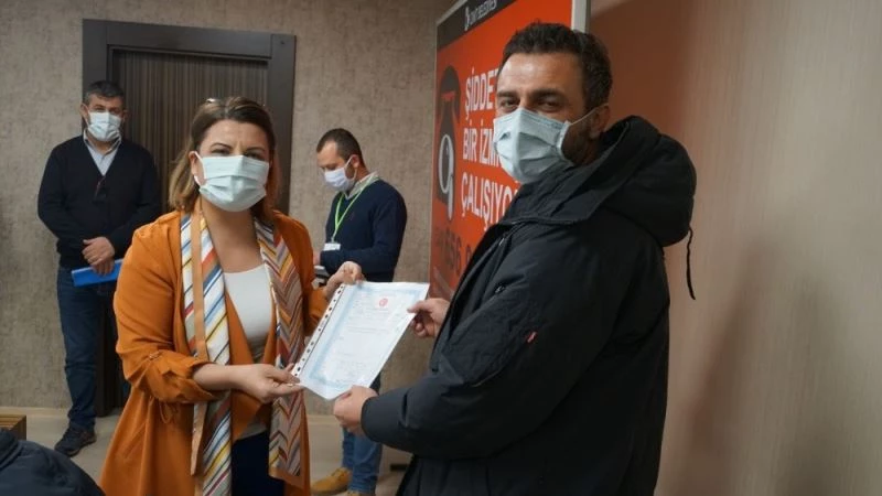 İzmit Kabaoğlu Mahallesi sakinleri tapularına kavuştu
