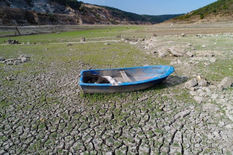 Sazlıdere Barajı’nda korkutan görüntü, su seviyesi yüzde 5’e düştü
