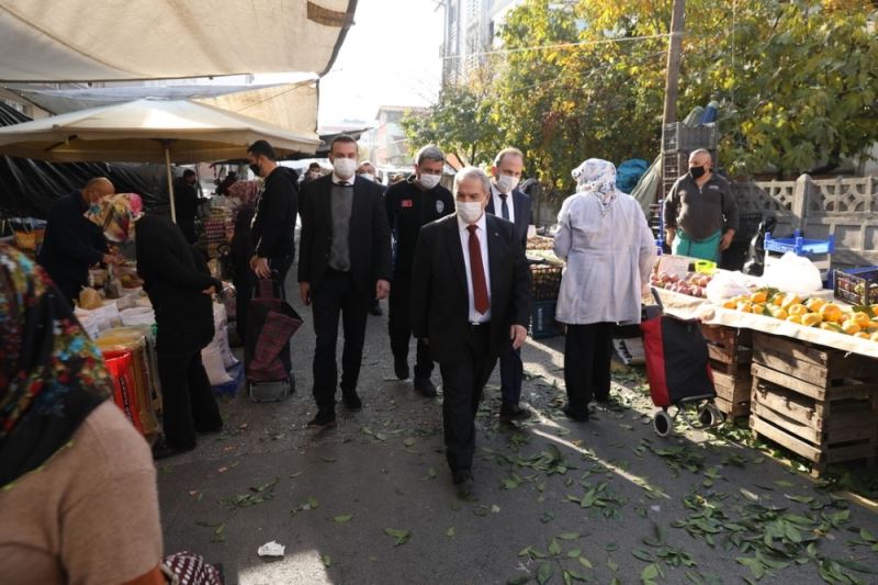 Başkan Demirtaş semt pazarlarındaki denetimleri yerinde inceledi
