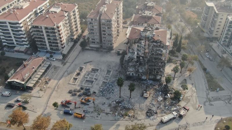 İzmir depreminin ardından ağır hasarlı binalardan 58’inin yıkımı tamamlandı
