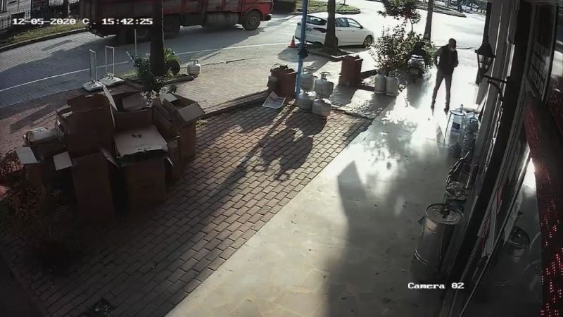 Antalya’da meydana gelen deprem güvenlik kameralarına yansıdı
