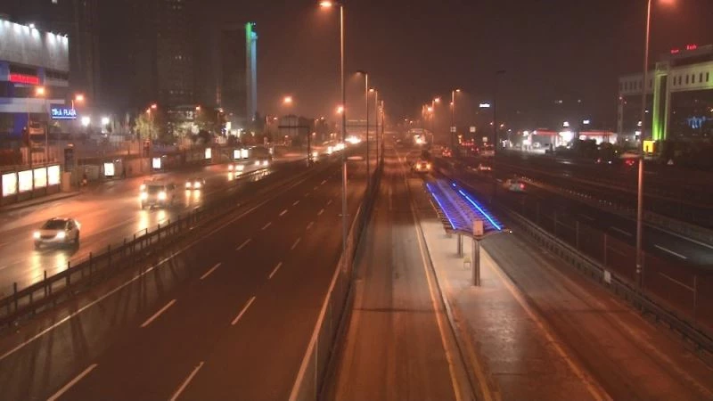 Kısıtlamanın ilk sabahında İstanbul’da birçok nokta boşaldı
