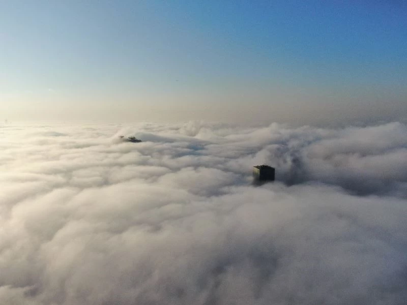 (ÖZEL) Sise bürünen gökdelenlerin kartpostallık görüntüler oluşturdu
