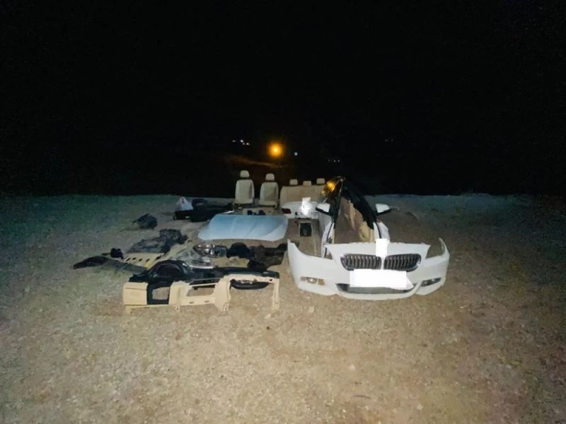 Diyarbakır’da hacizli aracı parçalayıp boş araziye bıraktılar
