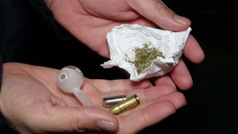 Kısıtlamada hastaneye gidiyoruz dediler, uyuşturucu madde ile yakalandılar
