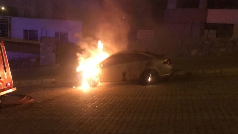 Eşine kızdı, kayınpederinin arabasını yaktı
