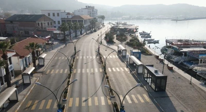 Ayvalık’ın bomboş cadde ve sokakları havadan görüntülendi
