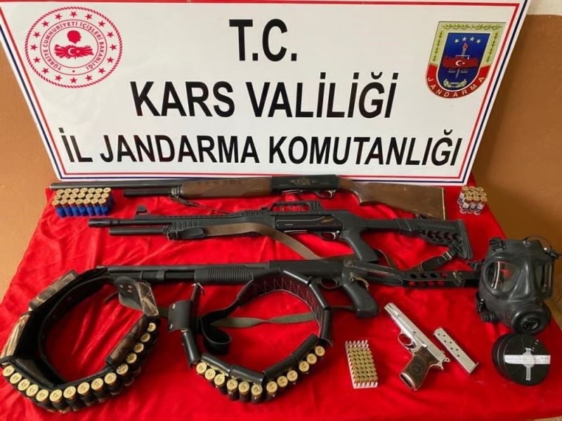 Kağızman’da jandarmadan şafak operasyonu!
