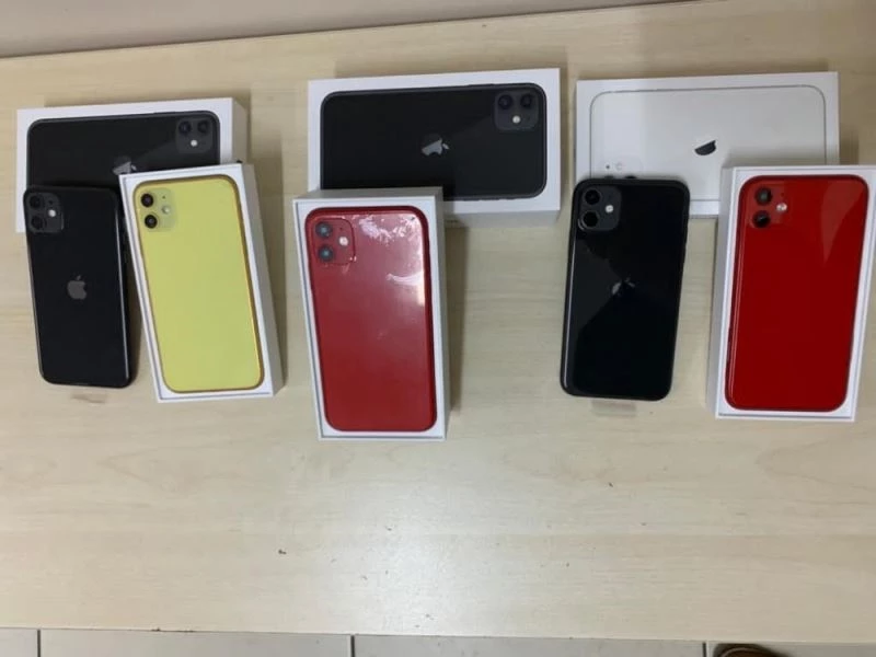 Maket cep telefonlarını gerçekmiş gibi satmışlar
