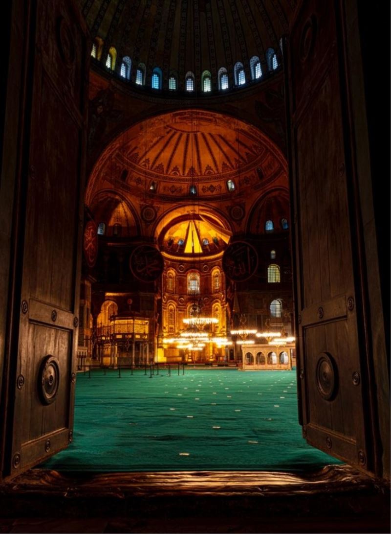 Ayasofya’nın hat levhaları bakıma alınıyor
