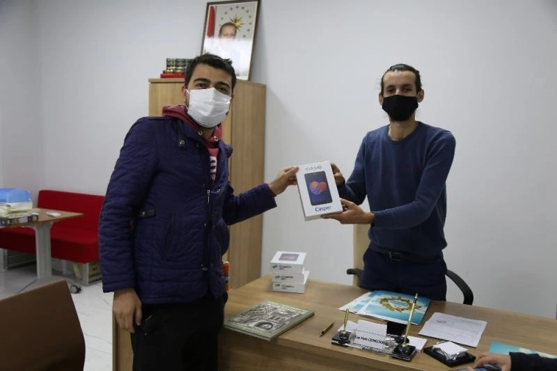 Kazananlara tablet ödülü verildi
